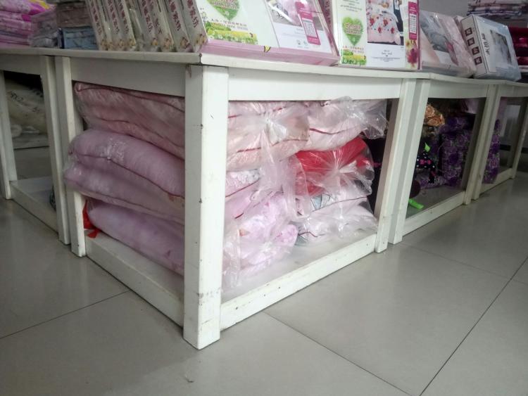 王锵印花衬衫男友风亮相 任演讲嘉宾首谈入行经历|三亿体育手机版(图3) 三亿体育