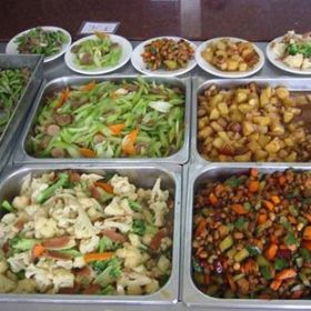 三亿体育官网:尴尬!潘长江开豪车上路 网友误以为是无人驾驶(图1) 三亿体育手机版